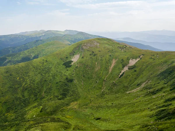 Hautes Montagnes Des Carpates Ukrainiennes Par Temps Nuageux Vue Aérienne — Photo