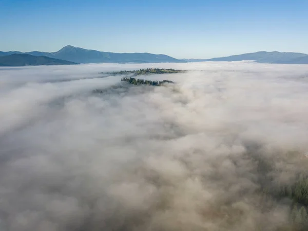 Nevoeiro Matutino Nos Cárpatos Ucranianos Vista Aérea Drones — Fotografia de Stock