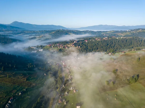 Montanhas Verdes Dos Cárpatos Ucranianos Névoa Manhã Vista Aérea Drones — Fotografia de Stock