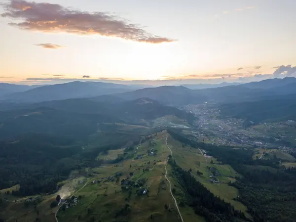 Sonnenuntergang Über Den Bergen Den Ukrainischen Karpaten Drohnenblick Aus Der — Stockfoto