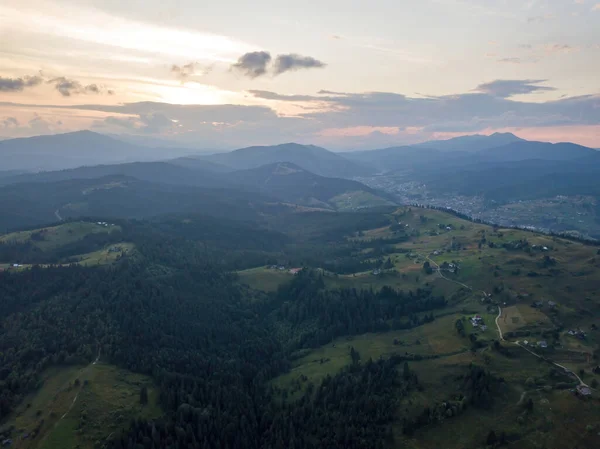 Sonnenuntergang Über Den Bergen Den Ukrainischen Karpaten Abends Drohnenblick Aus — Stockfoto