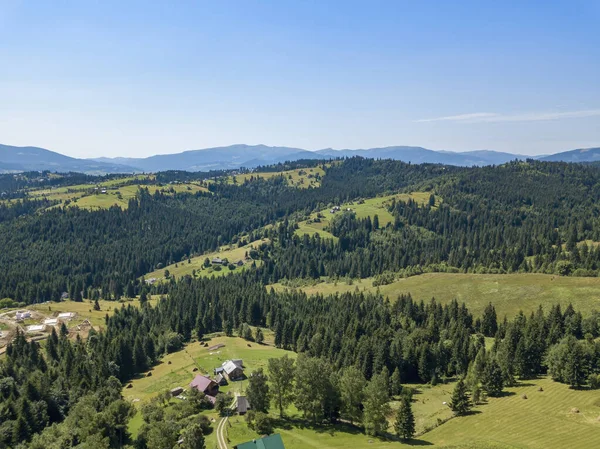 Zelené Hory Ukrajinských Karpat Létě Slunečný Jasný Den Zobrazení Leteckých — Stock fotografie