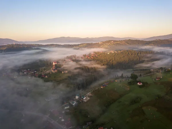 Napkelte Ukrán Kárpátok Ködében Légi Drónra Néző — Stock Fotó
