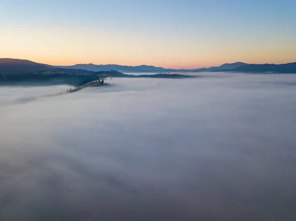Alba Sulla Nebbia Nei Carpazi Ucraini Vista Aerea Drone — Foto Stock