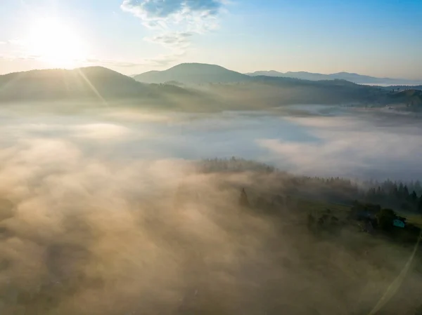 Зелені Гори Українських Карпат Ранковому Тумані Повітряний Дрон — стокове фото
