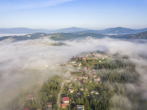 Montaña Asentamiento Los Cárpatos Ucrania Niebla Mañana Vista Aérea Del — Foto de Stock