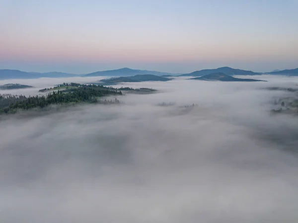 Nevoeiro Matutino Nos Cárpatos Ucranianos Vista Aérea Drones — Fotografia de Stock