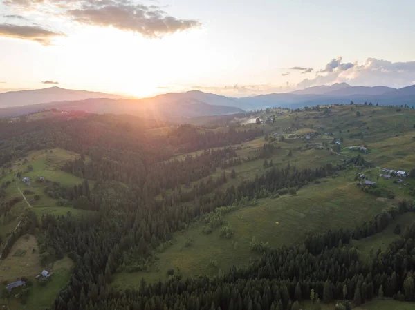 Sonnenuntergang Über Den Bergen Den Ukrainischen Karpaten Drohnenblick Aus Der — Stockfoto