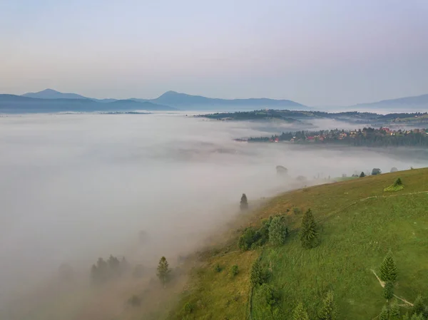 Niebla Matutina Los Cárpatos Ucranianos Vista Aérea Del Dron — Foto de Stock