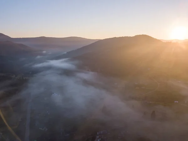 Amanecer Sobre Niebla Los Cárpatos Ucranianos Vista Aérea Del Dron — Foto de Stock