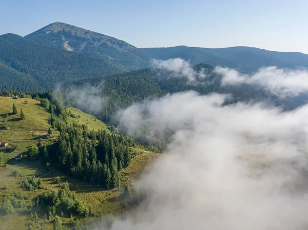 Ochtendmist Oekraïense Karpaten Luchtdrone Zicht — Stockfoto