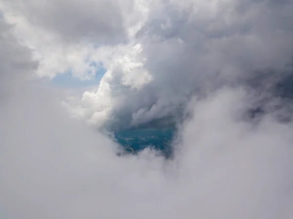 Alto Volando Las Nubes Vista Aérea Del Dron — Foto de Stock
