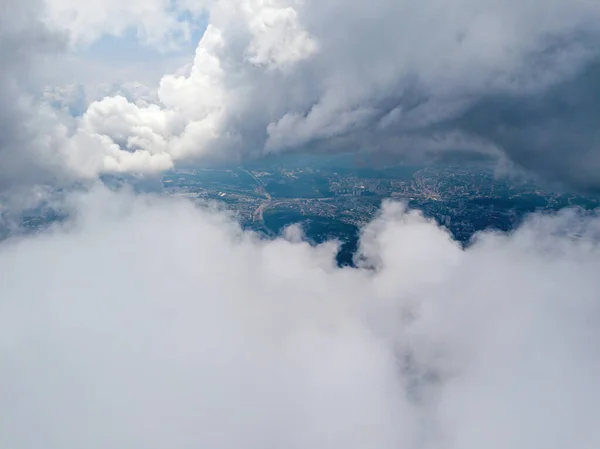 Kijev Városa Magas Felhők Között Felhős Nap Légi Drónra Néző — Stock Fotó