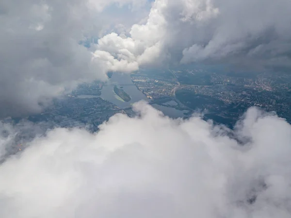Κίεβο Πόλη Μέσα Από Ψηλά Σύννεφα Συννεφιά Μέρα Αεροφωτογραφία Τηλεκατευθυνόμενου — Φωτογραφία Αρχείου