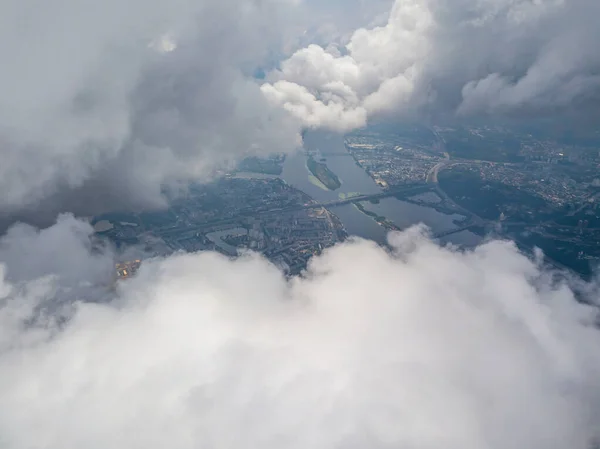 Κίεβο Πόλη Μέσα Από Ψηλά Σύννεφα Συννεφιά Μέρα Αεροφωτογραφία Τηλεκατευθυνόμενου — Φωτογραφία Αρχείου