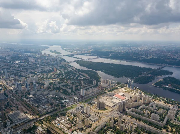 Alto Vuelo Sobre Kiev Día Nublado Vista Aérea Del Dron — Foto de Stock