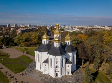 Chernihiv 'deki Catherine Kilisesi. Hava aracı görünümü.