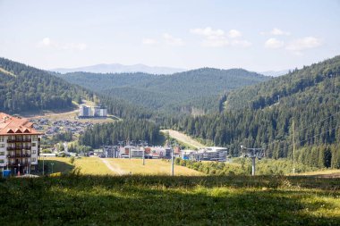 Bir yaz günü Ukrayna Karpatları 'nda dağ panoraması.