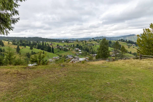 Ukrayna Karpatları 'ndaki Alp yerleşkesi