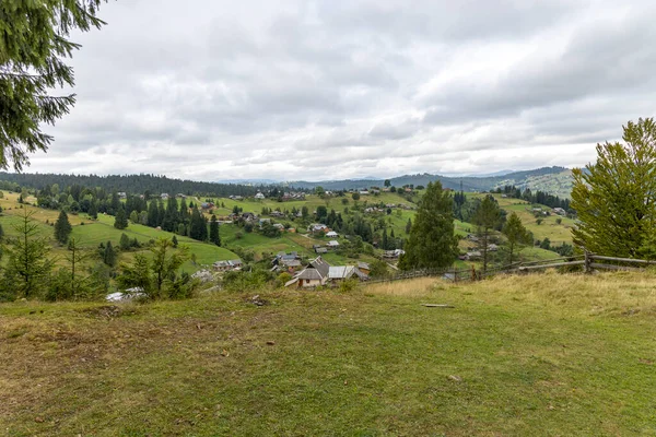 Ukrayna Karpatları 'ndaki Alp yerleşkesi