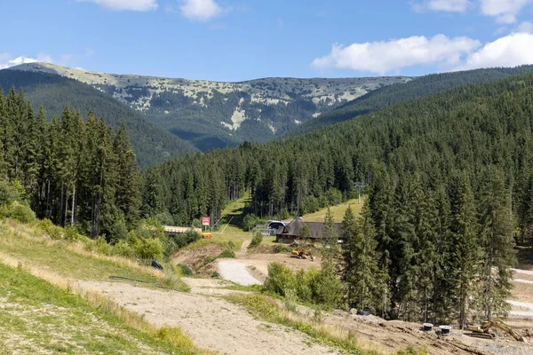 Bir yaz günü Ukrayna Karpatları 'nda dağ panoraması.