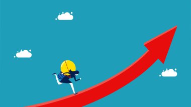 Yaratıcılık başarıya götürür. Bir ok vektörü üzerinde çalışan ampullü bir iş kadını