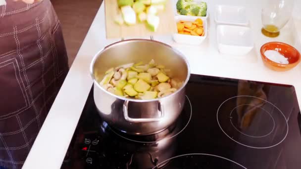 Timelapse Man Preparing Vegetable Cream Soup — Vídeos de Stock