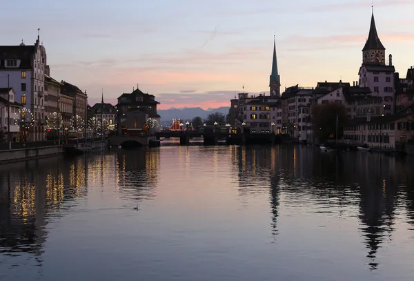 Zürich nézet a limmat folyó — Stock Fotó