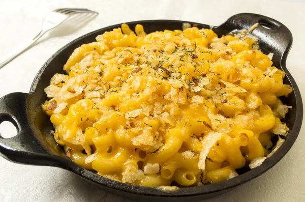 Pan baked mac and cheese — Stock Photo, Image