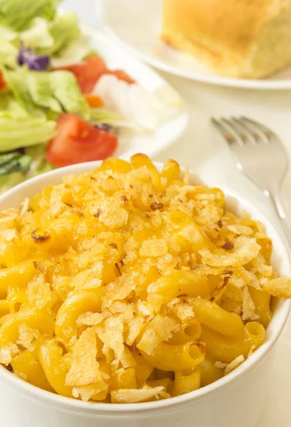 Bowl of baked mac and cheese — Stock Photo, Image