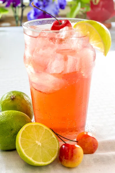 Bebida de refrigerante de limão cereja — Fotografia de Stock