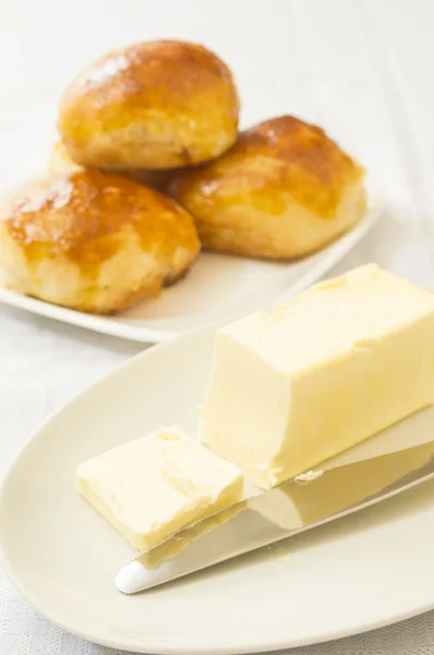 Масло и булочки — стоковое фото