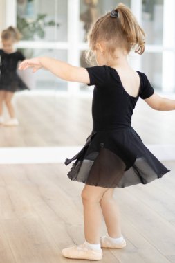 Küçük kızlar için dans stüdyosu