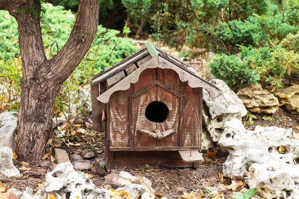 Beautiful Wooden Vintage Birdhouse Squirrel Home — стоковое фото