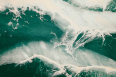 Okyanus köpüklü dalgalar gibi yeşil ve beyaz mermer dokular. Akrilik akışkan sanat
