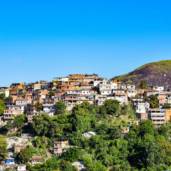 被称为贫民区的社区是以住房不稳定和城市基础设施差为特点的城市地区 它们被认为是该国收入分配不均和住房短缺的后果 照片来自巴西里约热内卢 — 图库照片
