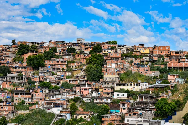 Las Comunidades Conocidas Como Favela Son Áreas Urbanas Caracterizadas Por —  Fotos de Stock