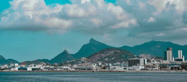 Rio de Janeiro, Brezilya - CIRCA 2021: Guanabara Körfezi manzarası, Rio de Janeiro, Güneydoğu Brezilya