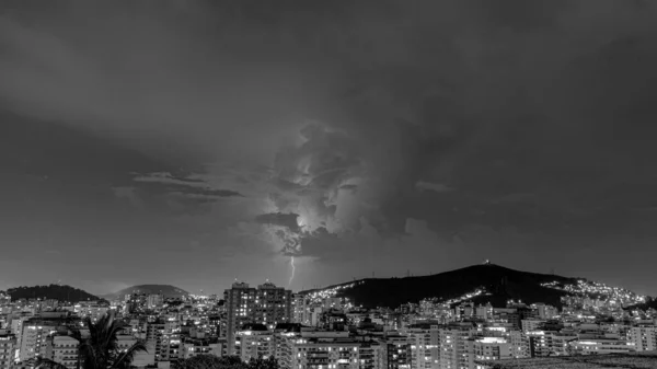 Chegada Uma Forte Tempestade Com Relâmpagos Chuva Estas Condições Climáticas — Fotografia de Stock