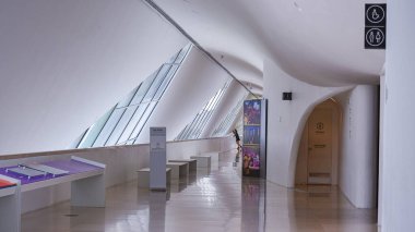 Rio de Janeiro, Brezilya - CIRCA 2021: Yarının Müzesi 'nin iç kısmı (Museu do Amanha), Rio Maua liman bölgesinde.