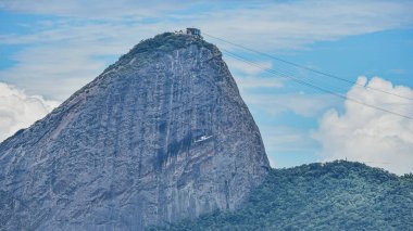 Rio de Janeiro, Brezilya - CIRCA 2021: Sugarloaf Dağı, Pao de Acucar 'ın gündüz fotoğrafı