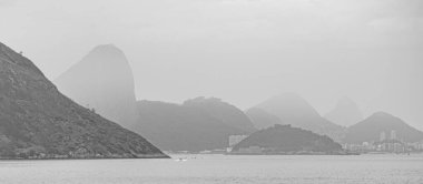 Rio de Janeiro, Brezilya - CIRCA 2021: Sugarloaf Dağı, Pao de Acucar 'ın gündüz fotoğrafı