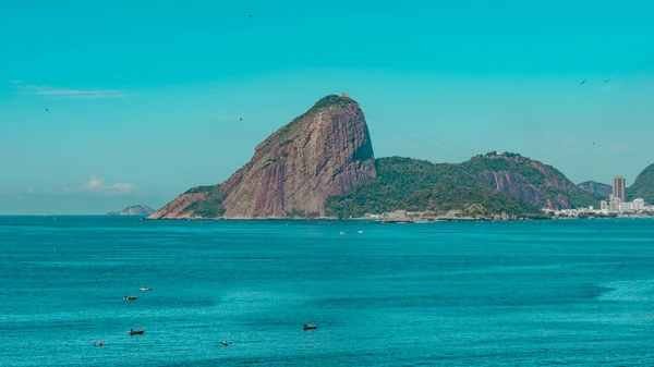 Rio de Janeiro, Brezilya - CIRCA 2021: Sugarloaf Dağı, Pao de Acucar 'ın gündüz fotoğrafı