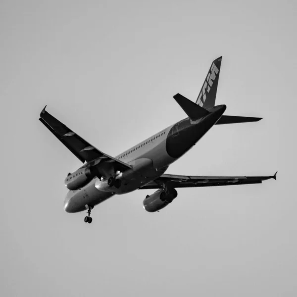 Companhia Aérea Comercial Brasileira Tam Linhas Áreas Voando Durante Dia — Fotografia de Stock