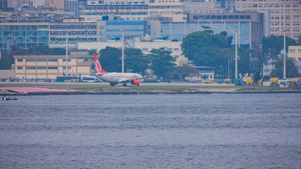 Vliegtuig Van Een Braziliaanse Handelsmaatschappij Die Taxiën Landingsbaan Van Santos — Stockfoto