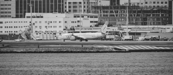 Airplane Brazilian Commercial Company Taxiing Runway Santos Dumont National Airport — Stock Photo, Image