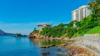 Çağdaş Sanat Müzesi (MAC), Brezilyalı mimar Oscar Niemeyer 'in tüm zamanların en önemli projelerinden biridir ve Brezilya' nın Rio de Janeiro şehrinin Niteroi kentinde yer almaktadır..