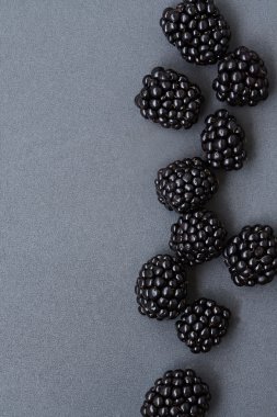 BlackBerry gri arka plan üzerinde kart