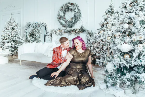Pareja Lesbiana Lgbtq Celebrando Navidad Año Nuevo Vacaciones Invierno Juntos — Foto de Stock