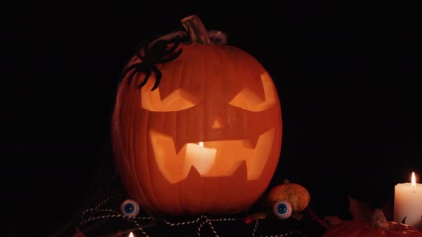 Halloween Decoratins on Table. Halloween Pumpkin. Traditional Treats. Big Scared Pumpkin Close Up. Glowing Pumpkin — Stock Video